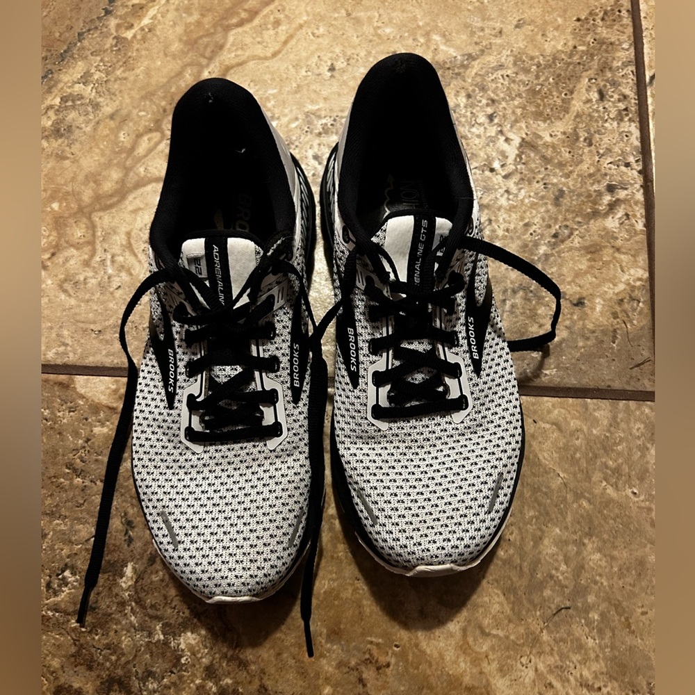 Brooks Adrenaline 22